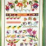 DMCの洋書展示会の時にサンプルとして作成しました。美しい洋書です。南国の花園をイメージして鮮やかな色ばかりで刺しています。 トロピカルフラワー