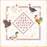 海外の図案にはよく鶏やアヒルなど鳥が出てきます。この家禽を集めたキットも素朴で農家の裏庭をのぞくようで惹かれました。鶏と七面鳥の赤が綺麗です。DMCキット。 ファームヤード