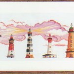 DMC社のサンプルとして作成しました。2本取りや1本取りのクロスステッチにハーフクロスも使って、ライトに照らされた雲の様子がとても綺麗に仕上がりました。 Lighthouses